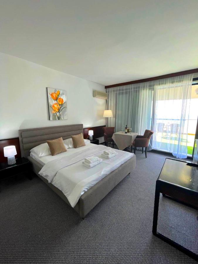 Corpus A - Hotel Albatros Ulcinj Ngoại thất bức ảnh