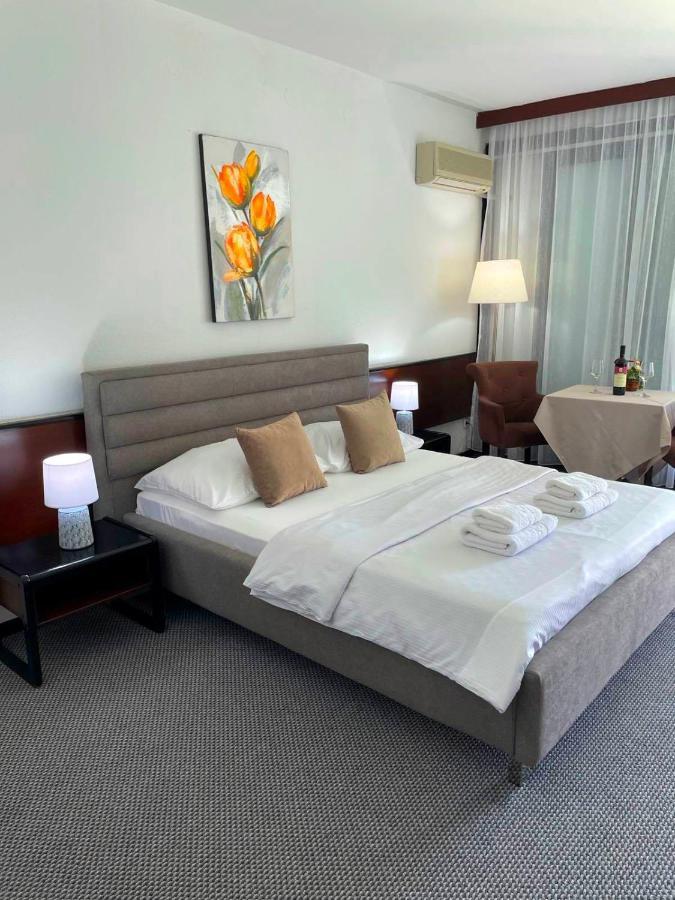 Corpus A - Hotel Albatros Ulcinj Ngoại thất bức ảnh