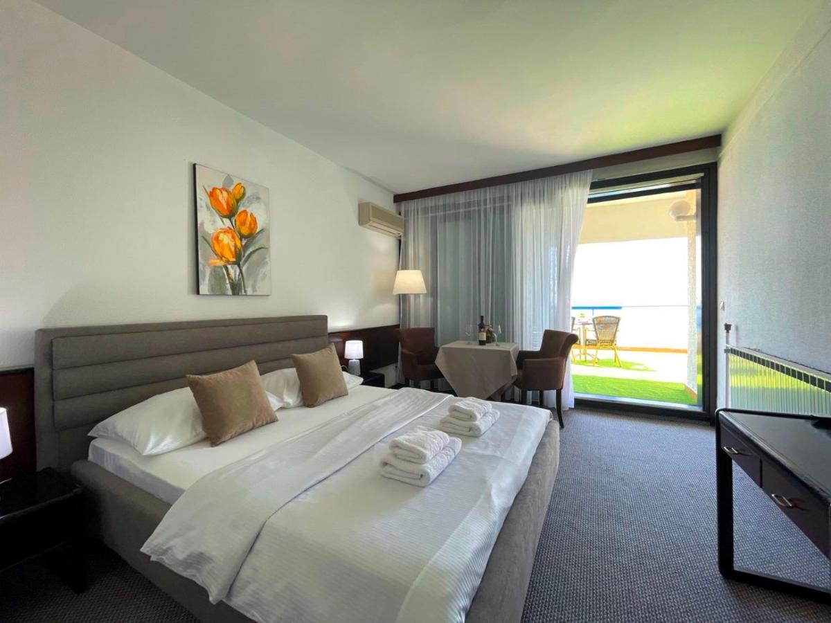 Corpus A - Hotel Albatros Ulcinj Ngoại thất bức ảnh